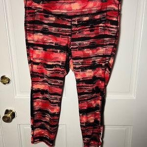 Old Navy XXL leggings, peach, light red, & black patterned